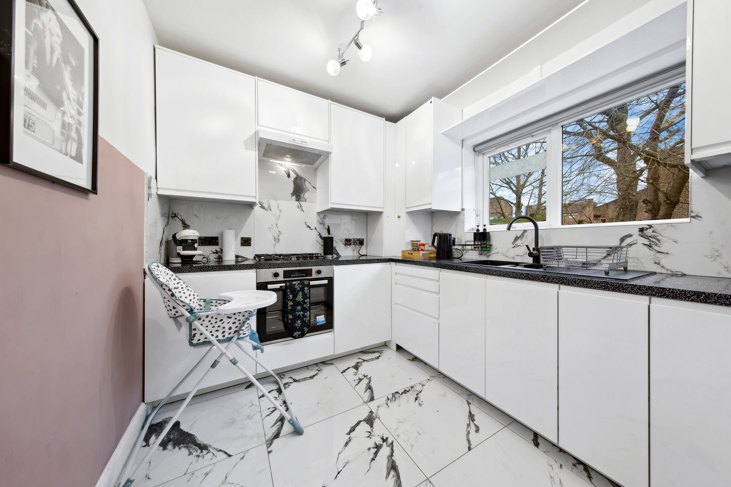 3 Bedroom 1 Bathroom 2 W/C's Property To Rent In Putney/Wandsworth
