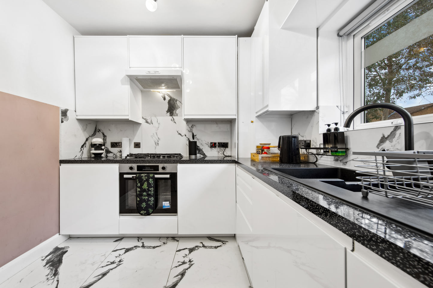 3 Bedroom 1 Bathroom 2 W/C's Property To Rent In Putney/Wandsworth