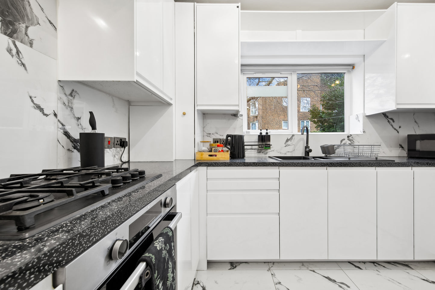 3 Bedroom 1 Bathroom 2 W/C's Property To Rent In Putney/Wandsworth