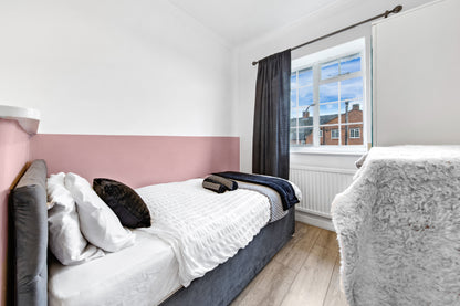 3 Bedroom 1 Bathroom 2 W/C's Property To Rent In Putney/Wandsworth