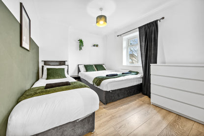 3 Bedroom 1 Bathroom 2 W/C's Property To Rent In Putney/Wandsworth