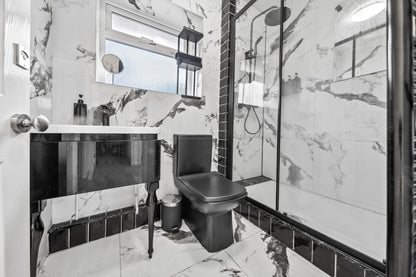 3 Bedroom 1 Bathroom 2 W/C's Property To Rent In Putney/Wandsworth