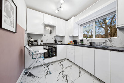 3 Bedroom 1 Bathroom 2 W/C's Property To Rent In Putney/Wandsworth