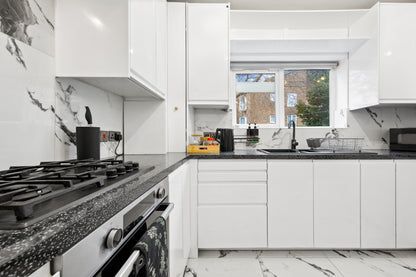 3 Bedroom 1 Bathroom 2 W/C's Property To Rent In Putney/Wandsworth